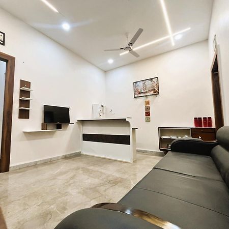 Shree Stay Inn Luxe' Holiday Home Ujjain Esterno foto