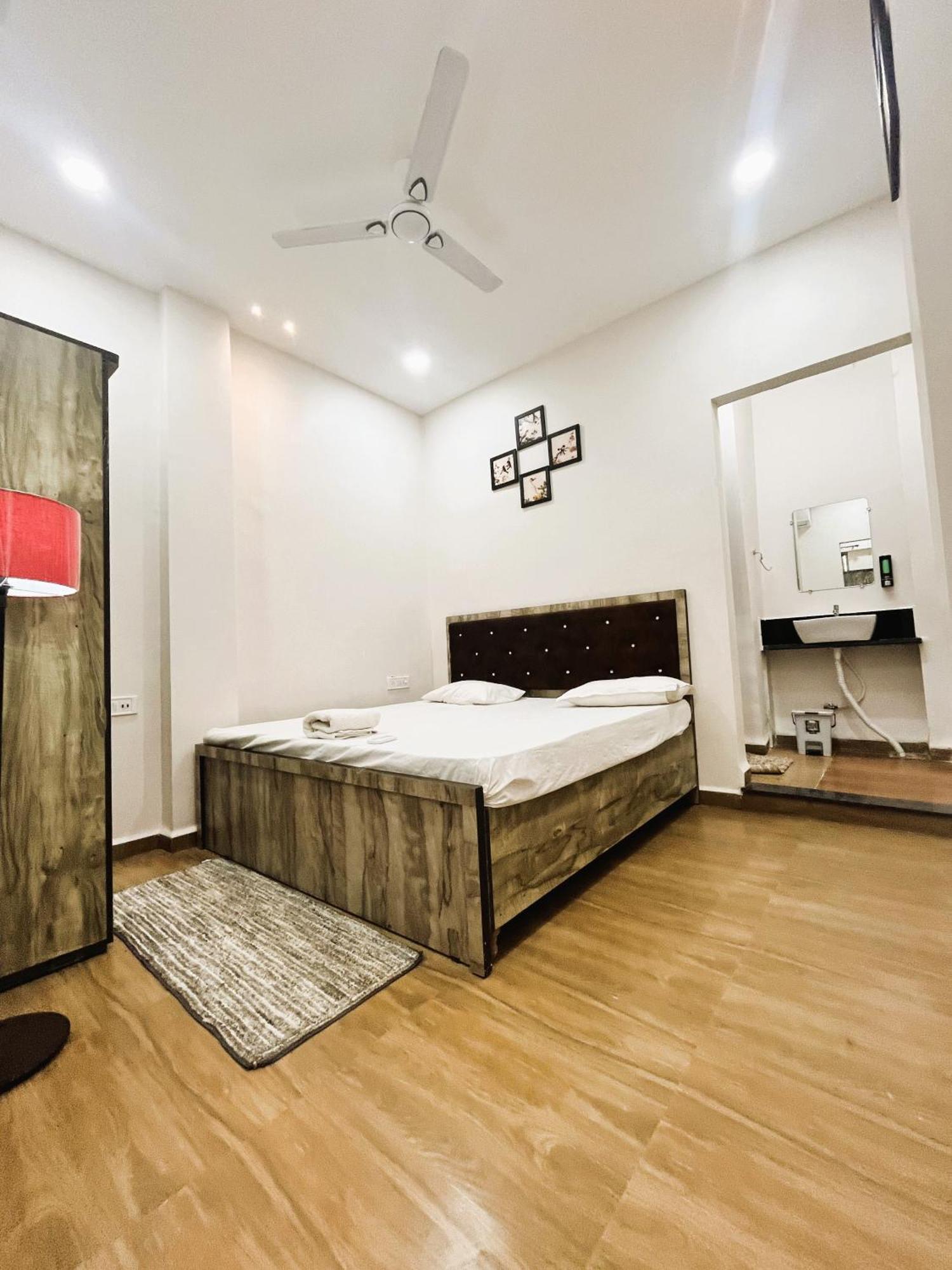 Shree Stay Inn Luxe' Holiday Home Ujjain Esterno foto