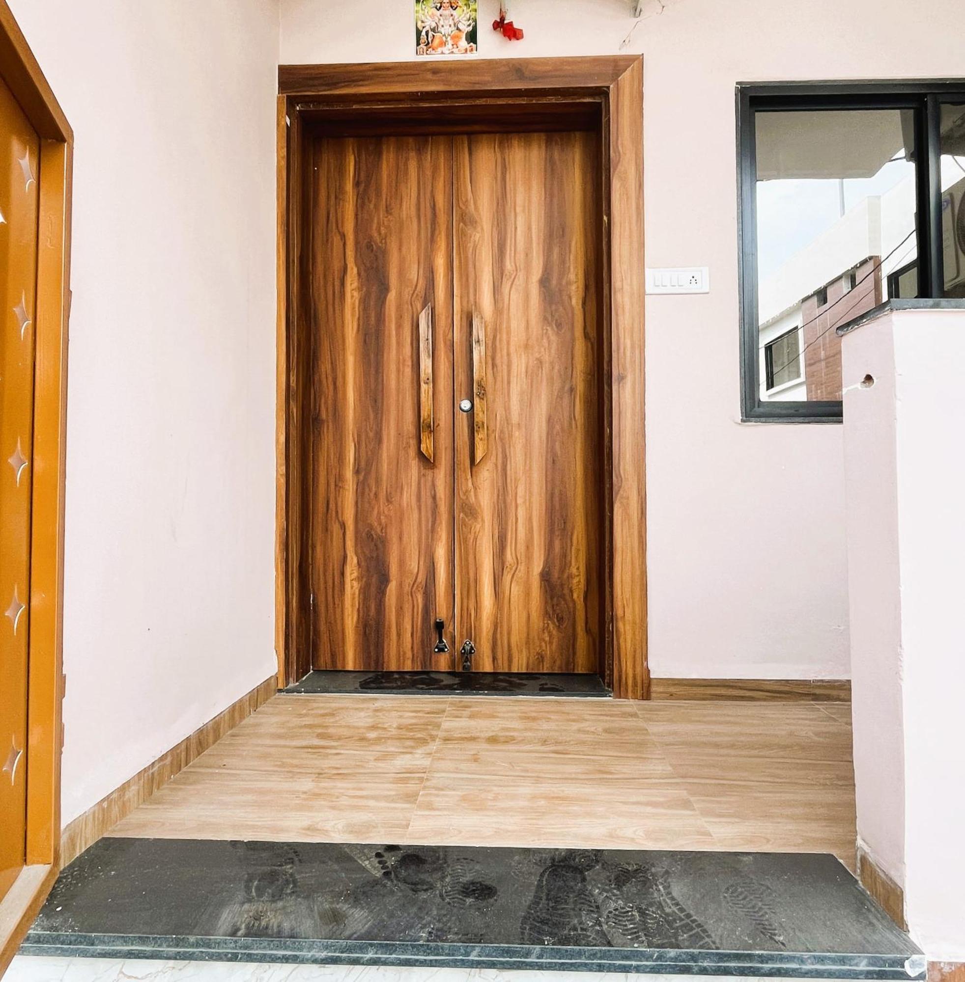 Shree Stay Inn Luxe' Holiday Home Ujjain Esterno foto