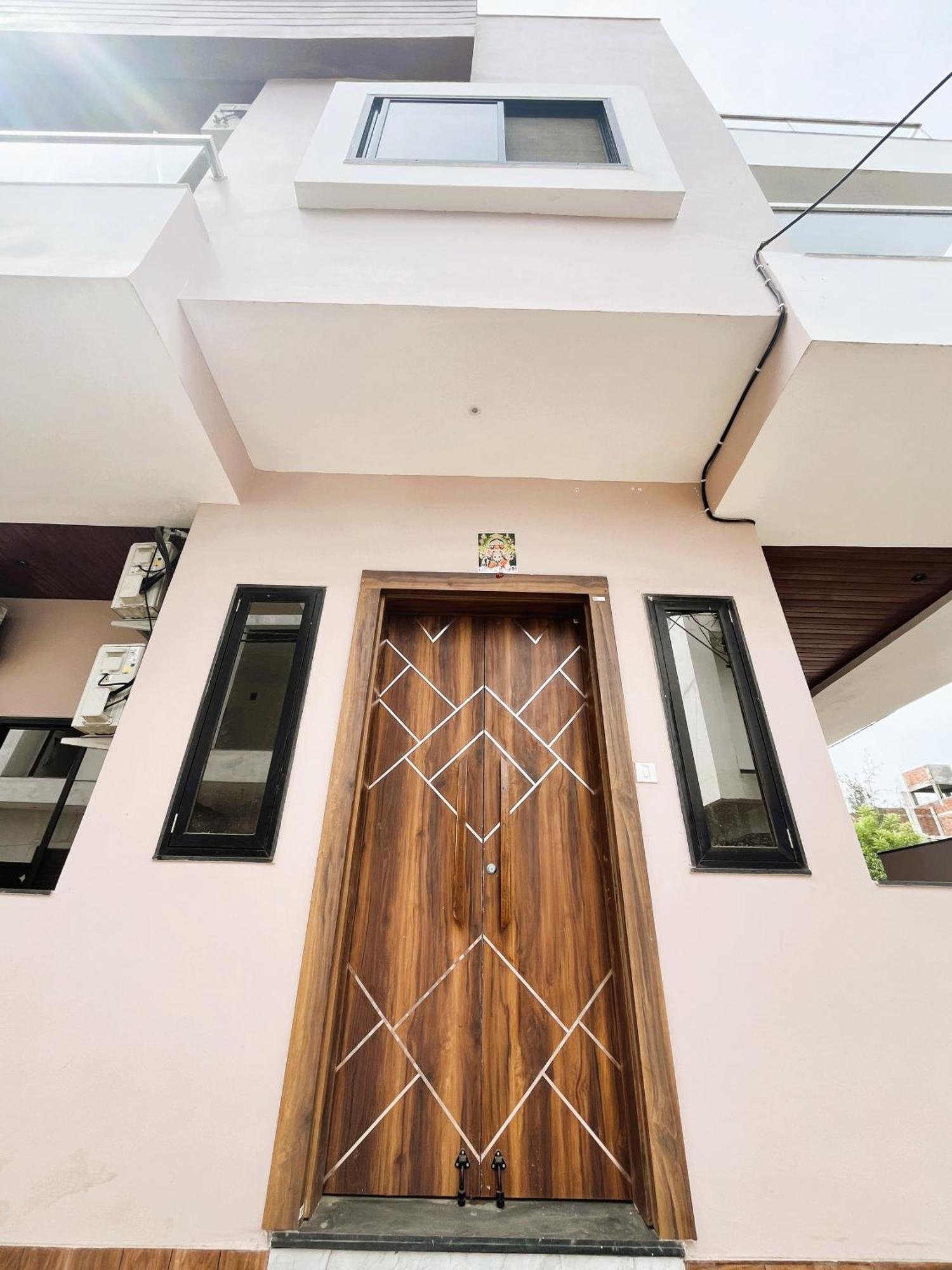 Shree Stay Inn Luxe' Holiday Home Ujjain Esterno foto