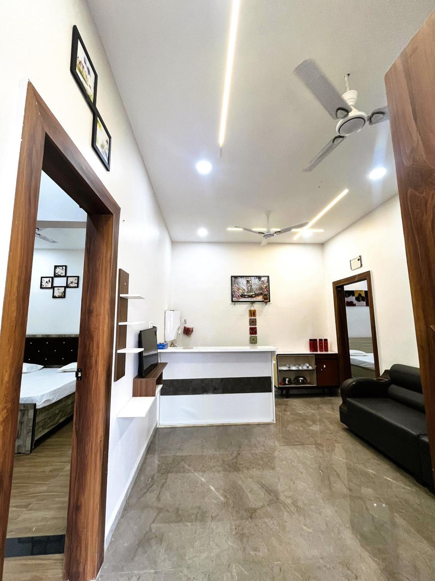 Shree Stay Inn Luxe' Holiday Home Ujjain Esterno foto